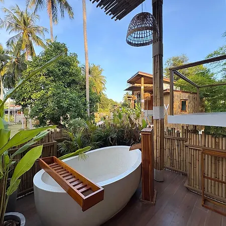 บ้านพราวพร้าว Baan Proud Proud Khanom Exterior photo