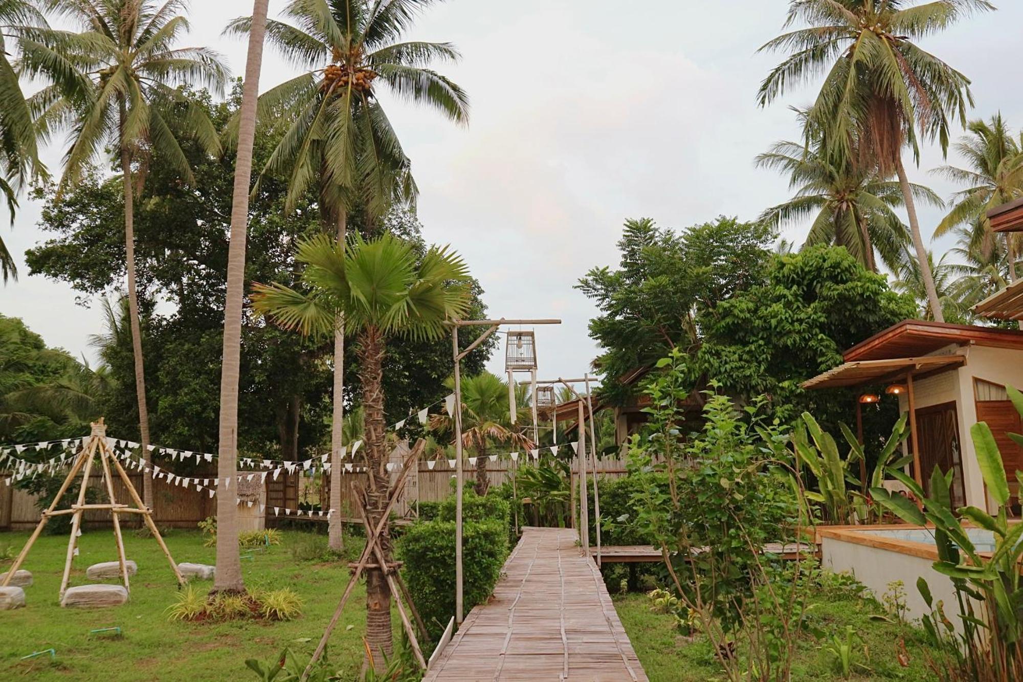 Villa บ้านพราวพร้าว Baan Proud Proud Khanom