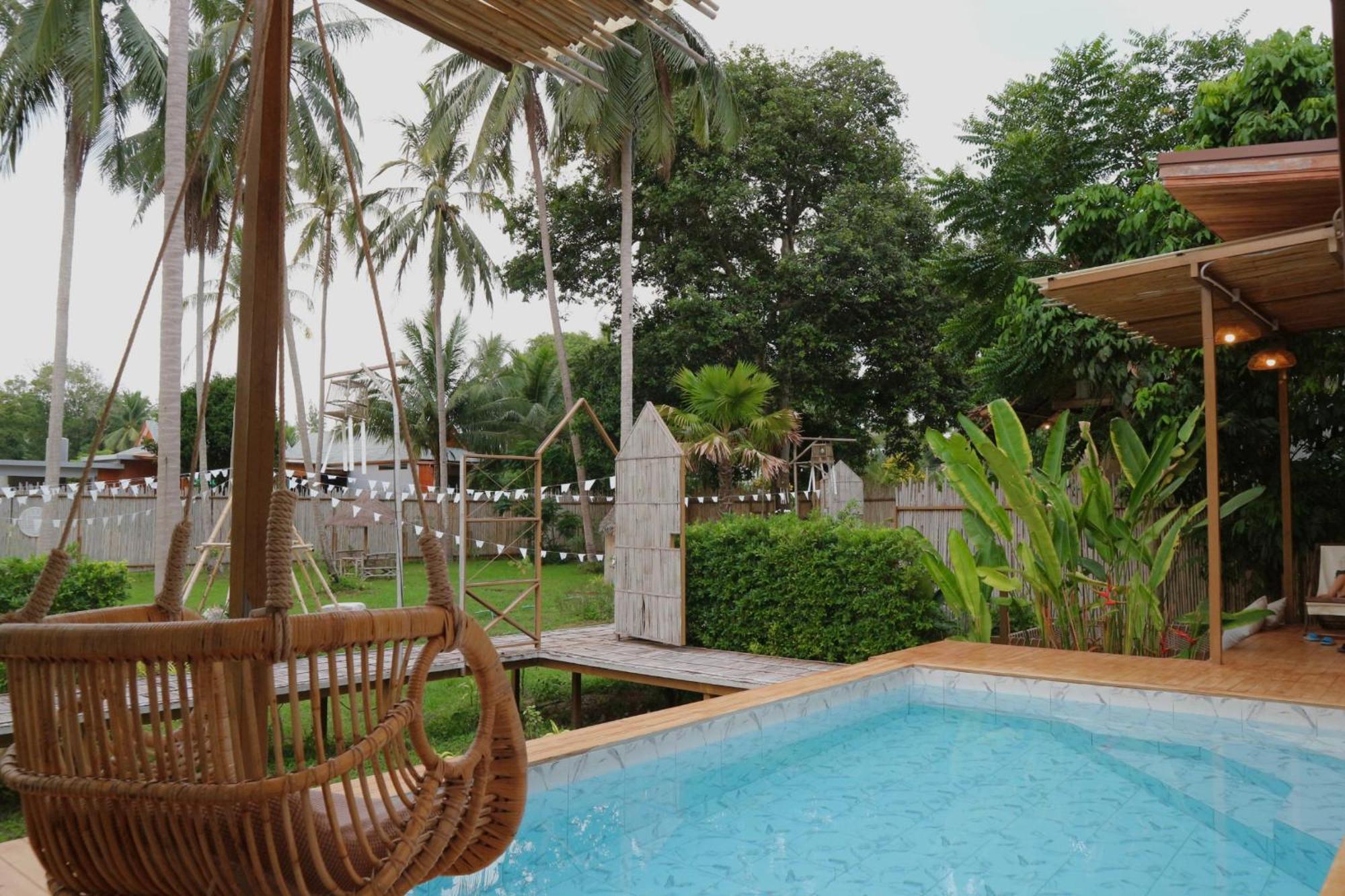 บ้านพราวพร้าว Baan Proud Proud Khanom