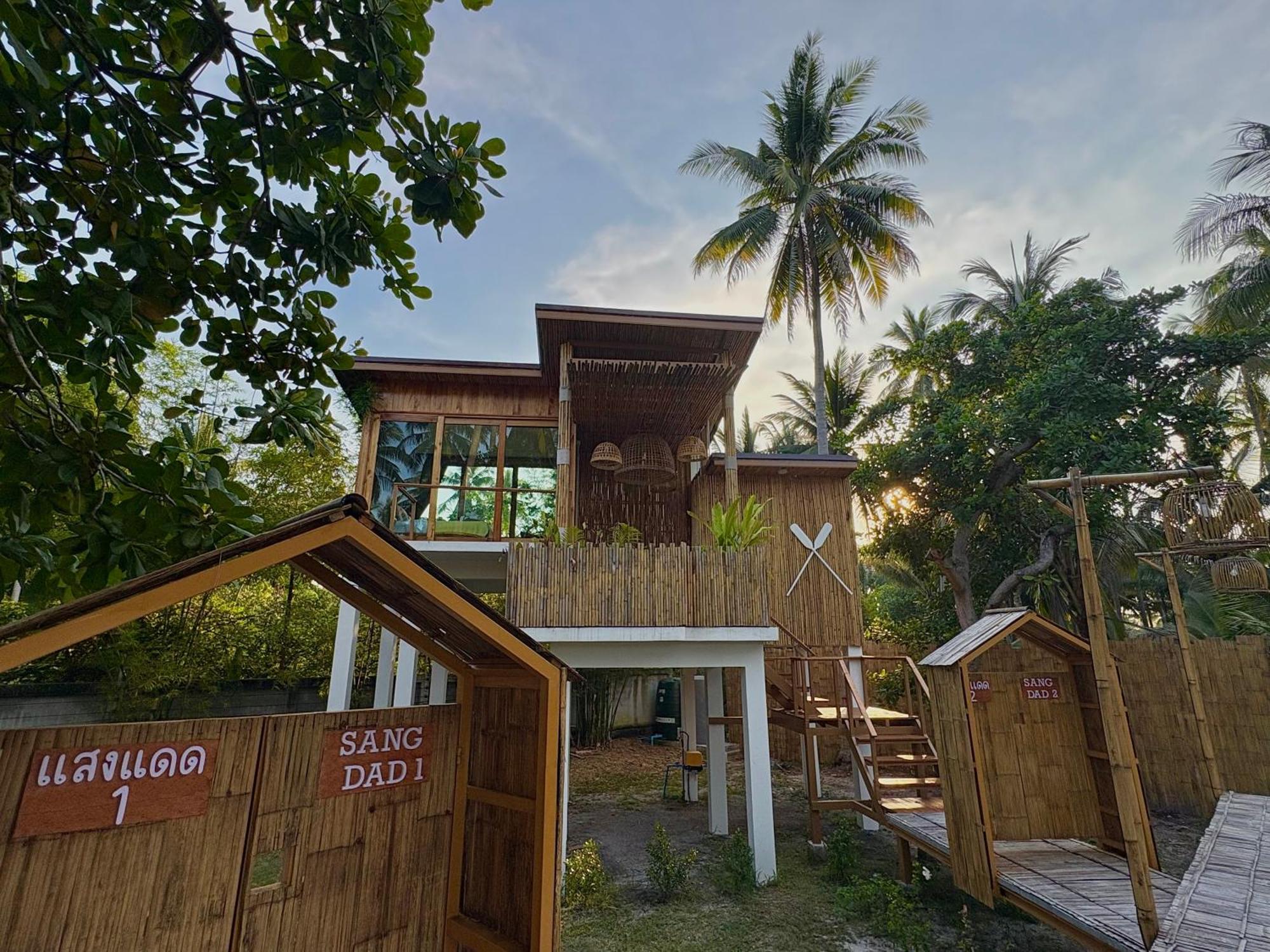 Villa บ้านพราวพร้าว Baan Proud Proud Khanom