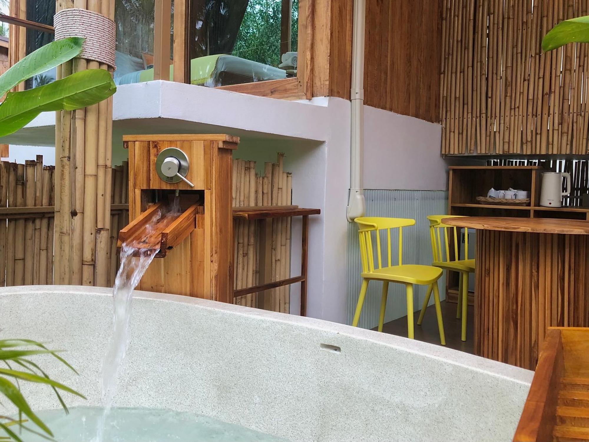 บ้านพราวพร้าว Baan Proud Proud Villa Khanom