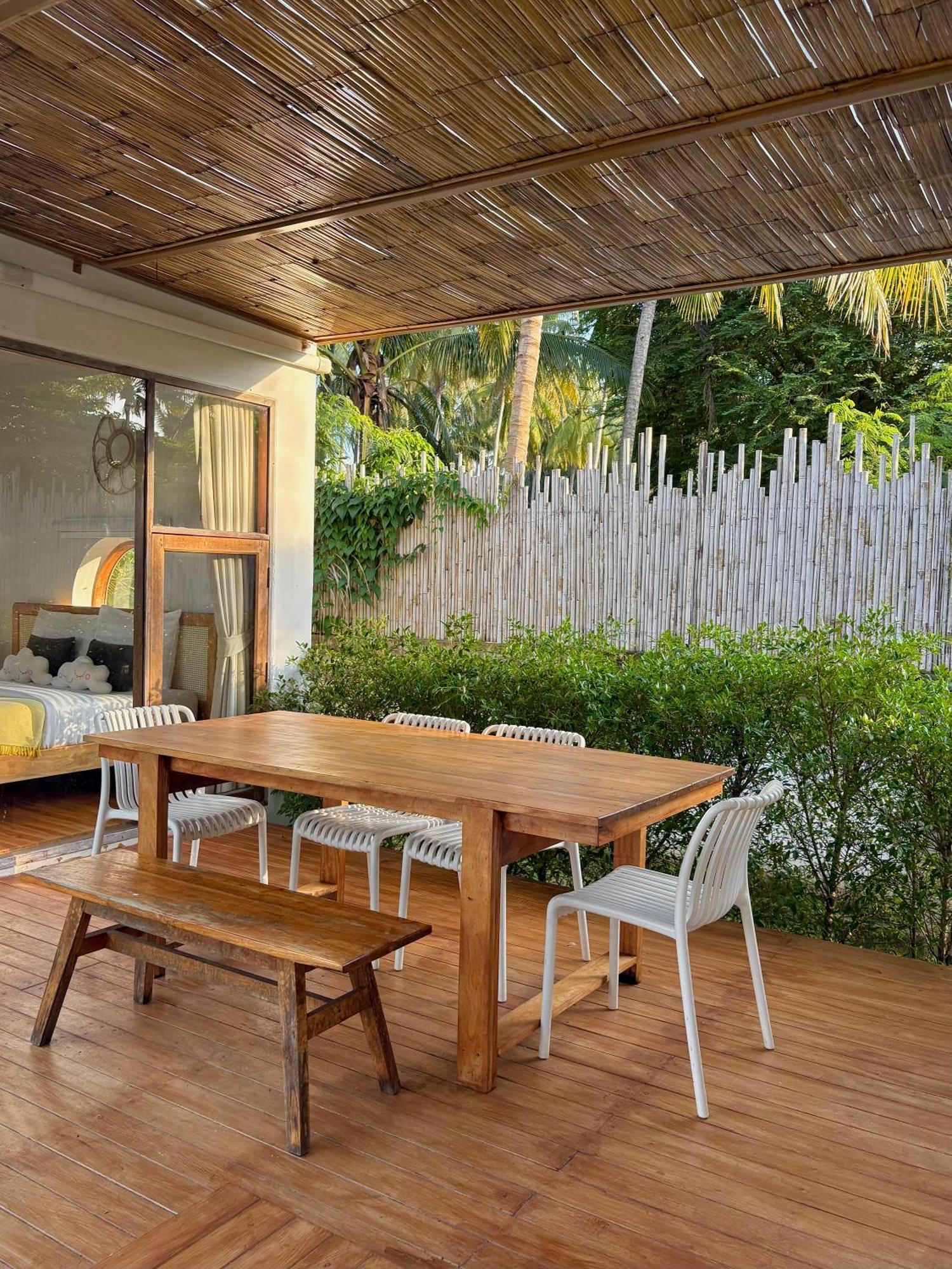 Villa บ้านพราวพร้าว Baan Proud Proud Khanom